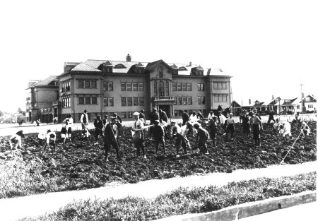 Richmond Elementary School in 1908